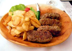 vatra La restaurantul Vatra, unde mesele se unesc
