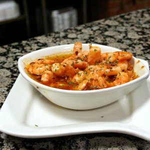 shrimp in garlic sauce Creveţi în sos de usturoi